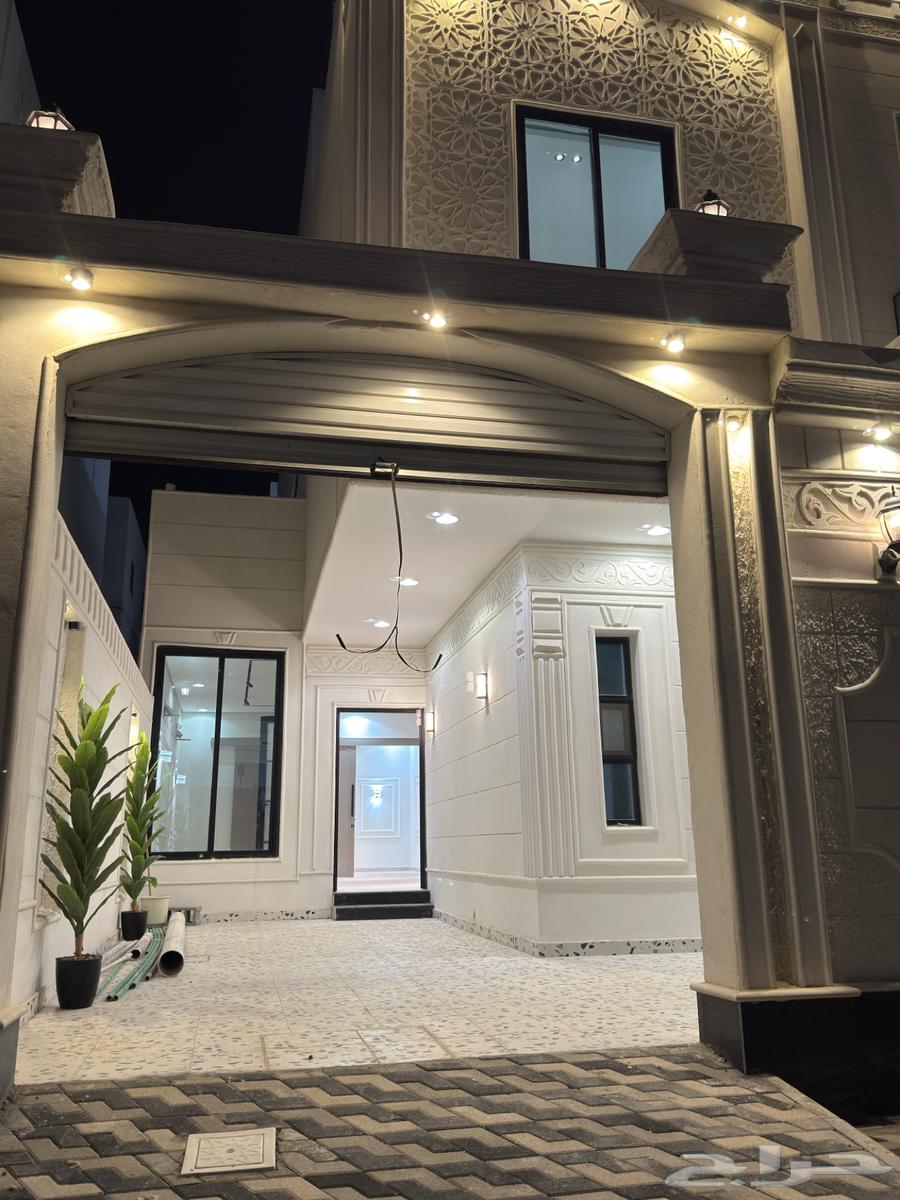 فيلا 7 غرف في ضاحية الملك فهد 2