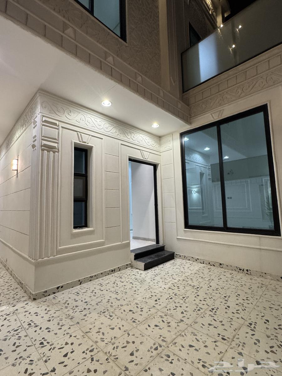 فيلا 7 غرف في ضاحية الملك فهد 4