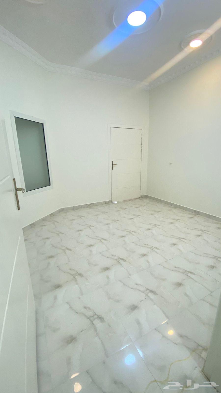 شقة 4 غرف في الرمال 3