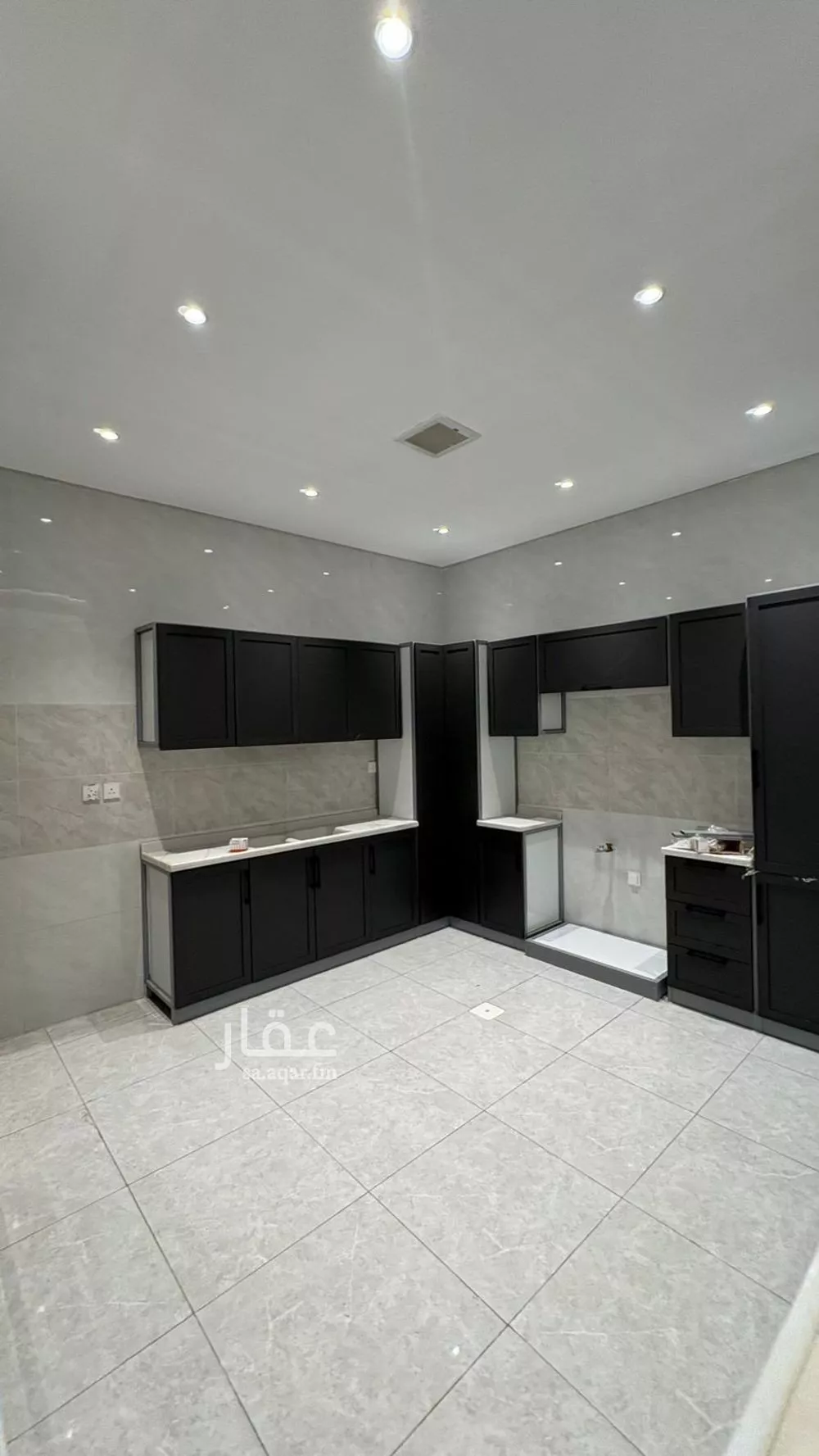 شقة 5 غرف في الورود 3