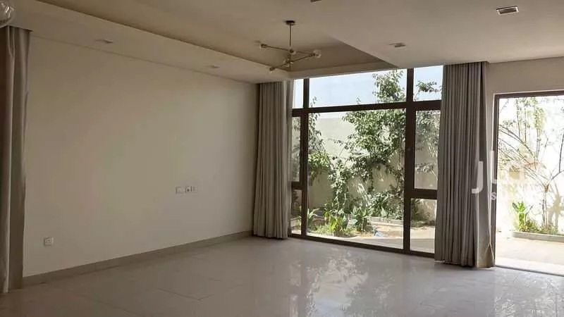 فيلا 4 غرف في المونسية 5