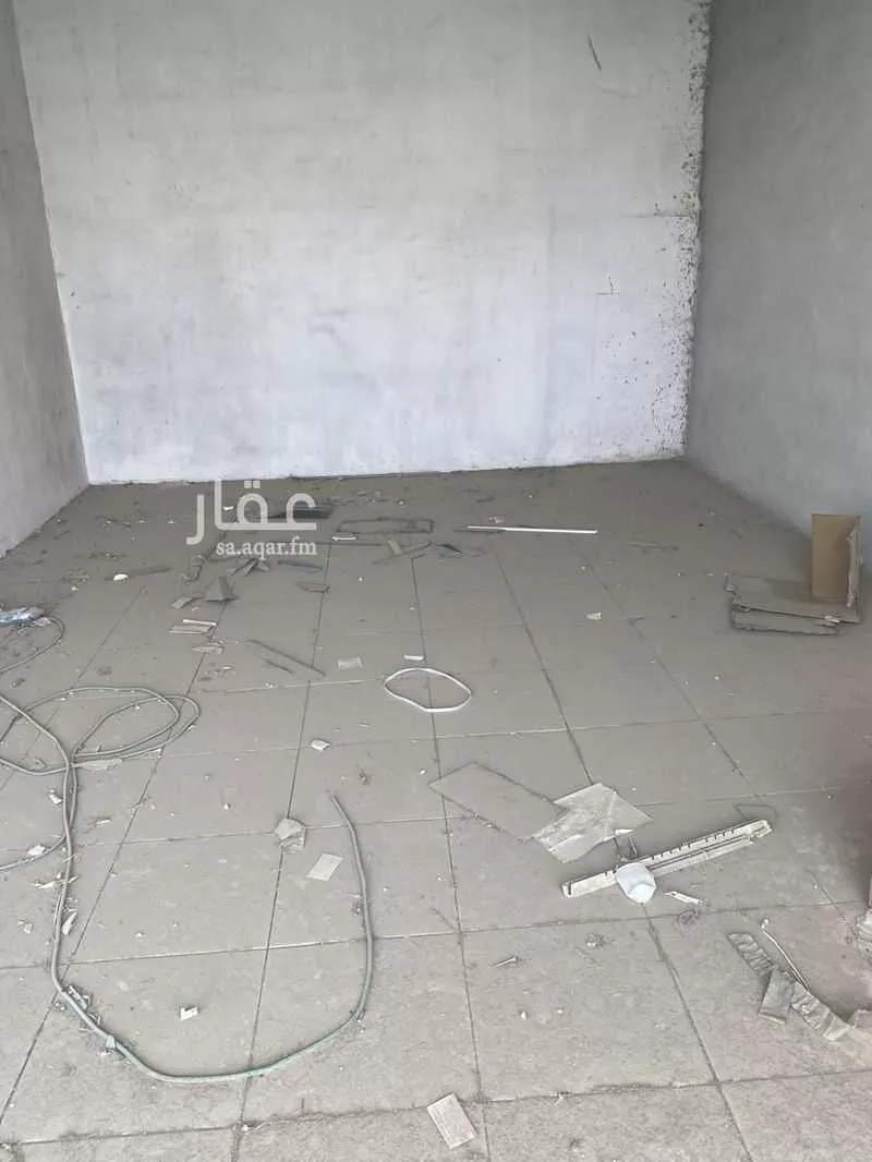 محل 50 م² في العزيزية 1