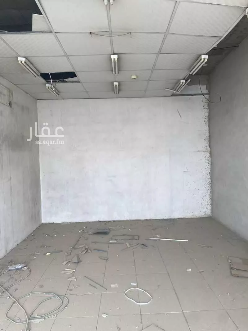 محل 50 م² في العزيزية 2