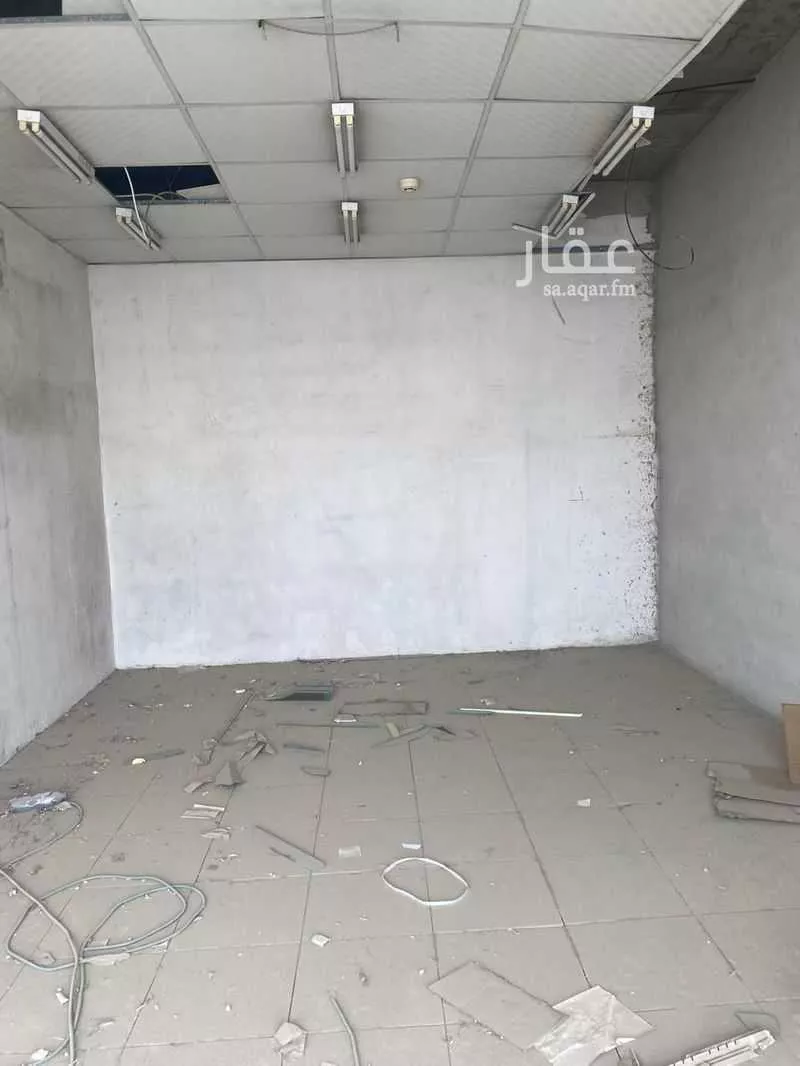 محل 50 م² في العزيزية 3