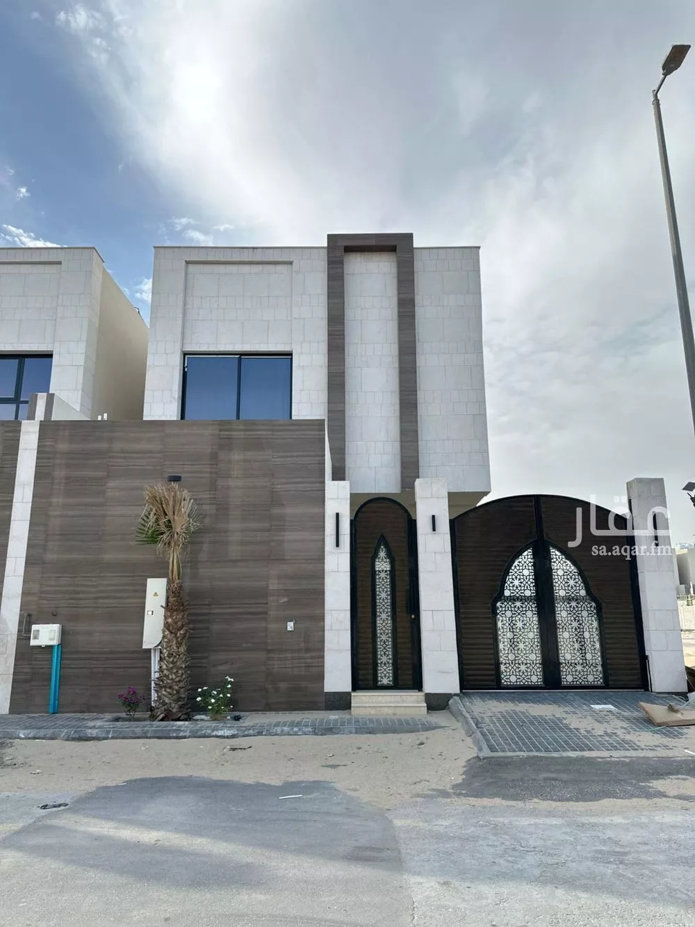 فيلا 8 غرف في الشرق 1