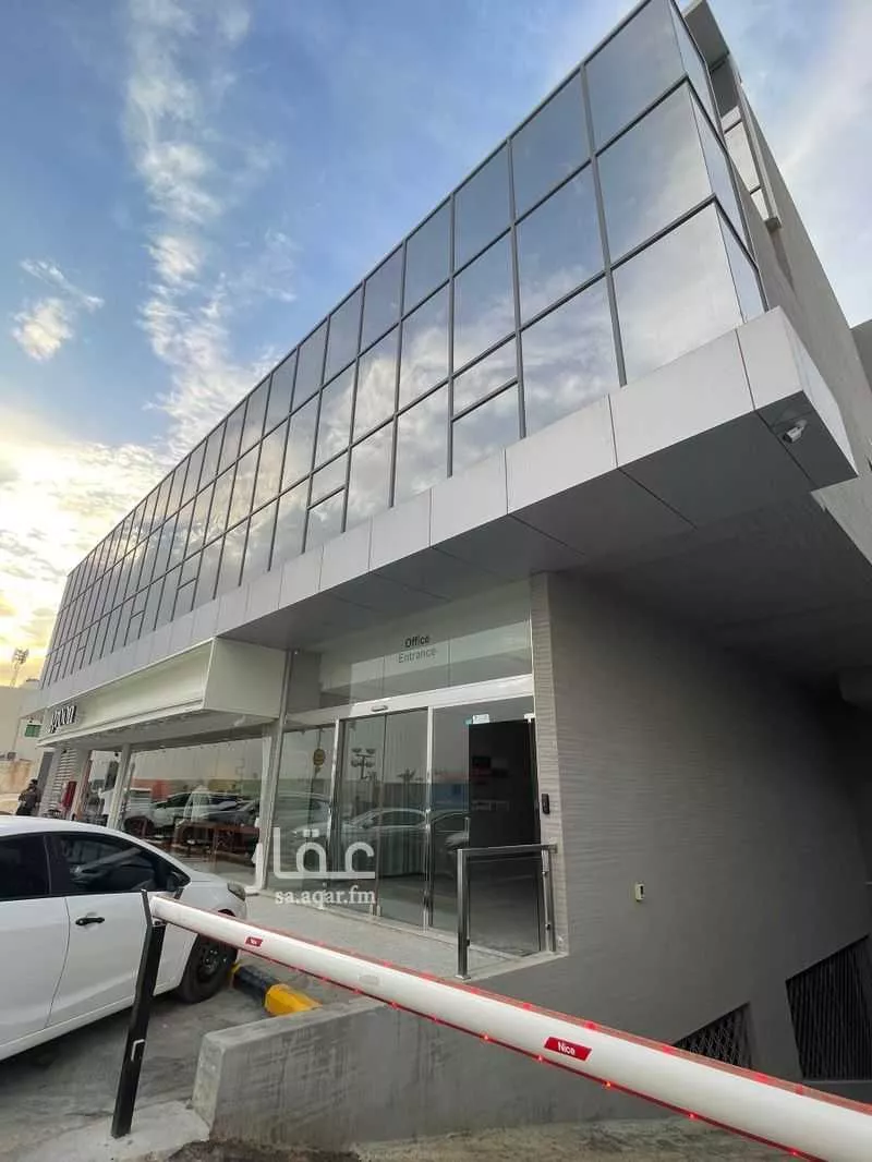مكتب 900 م² في العقيق 1