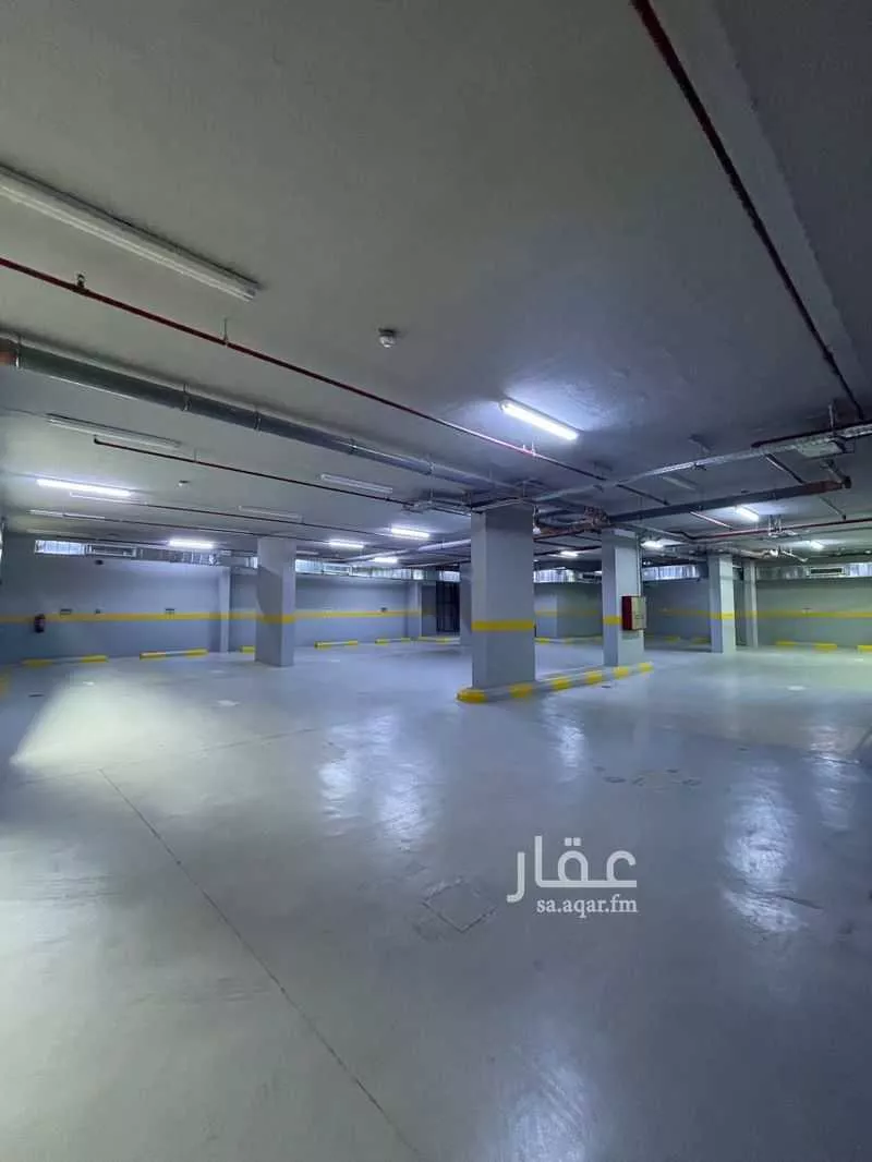 مكتب 900 م² في العقيق 3