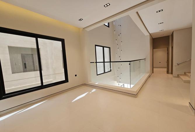 5 bedroom villa in Al Maizilah 3