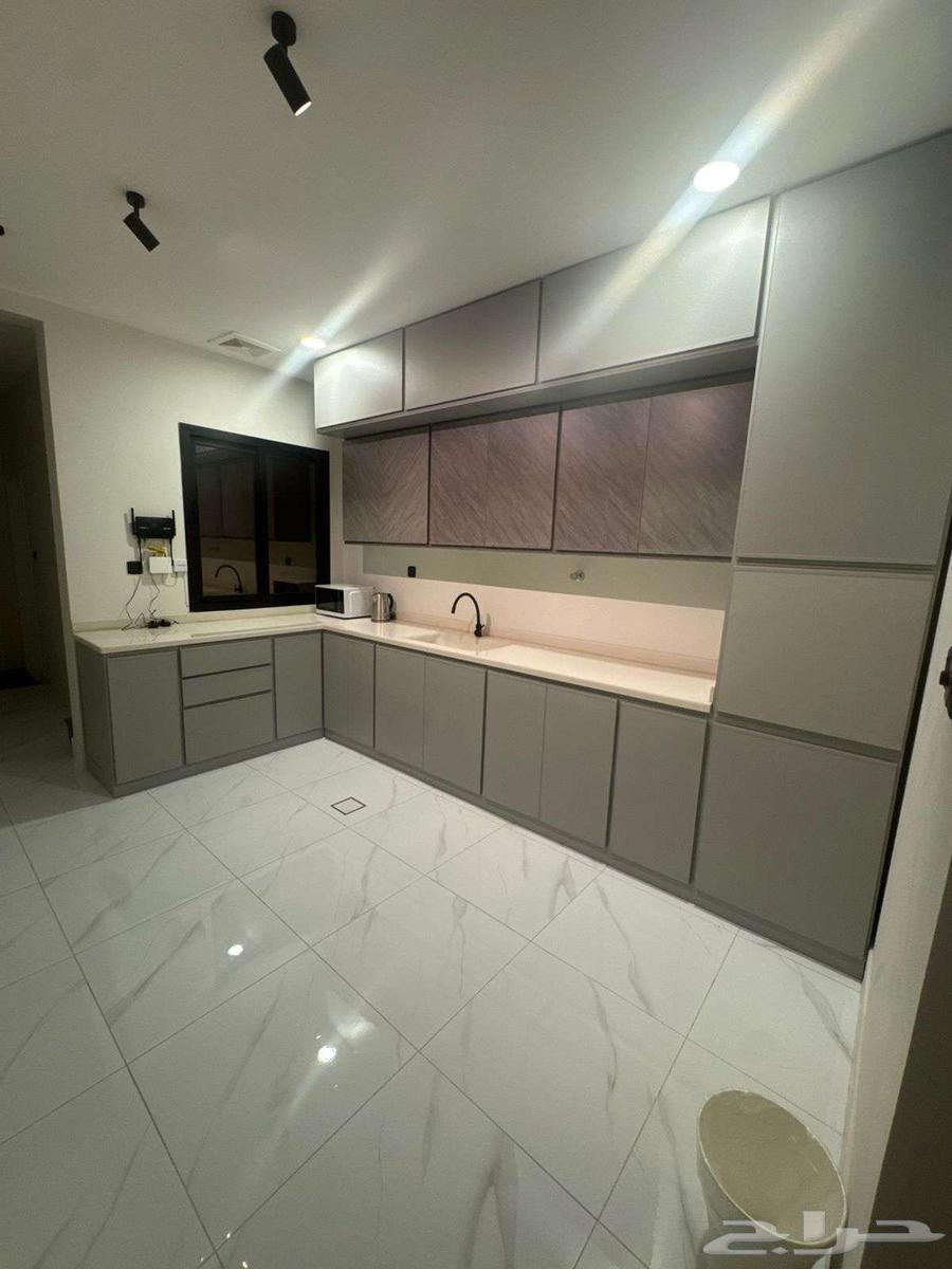 شقة 3 غرف في الحمرا 5