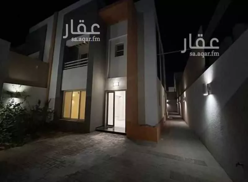 فيلا 9 غرف في الشرق 1