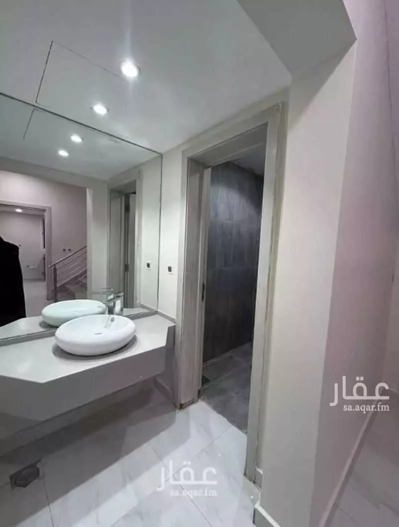 فيلا 9 غرف في الشرق 2