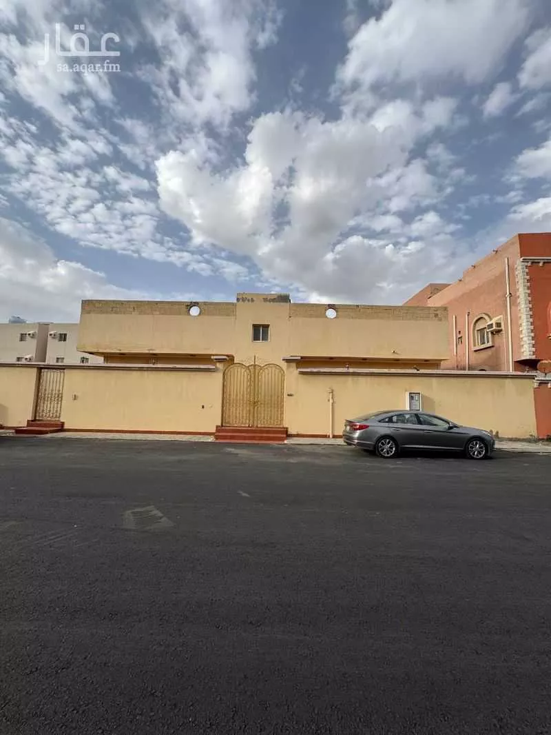 فيلا 5 غرف في طيبة 1