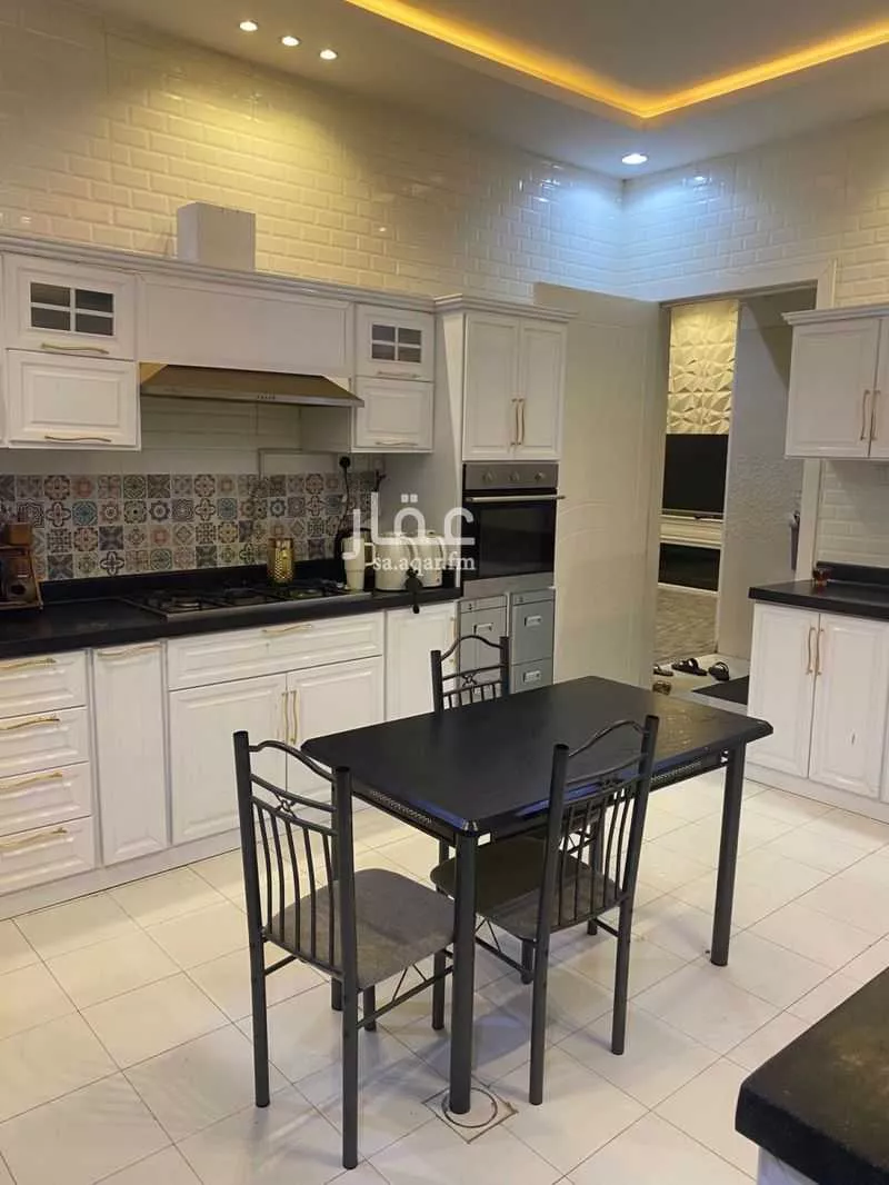 فيلا 9 غرف في العريجاء الغربية 1