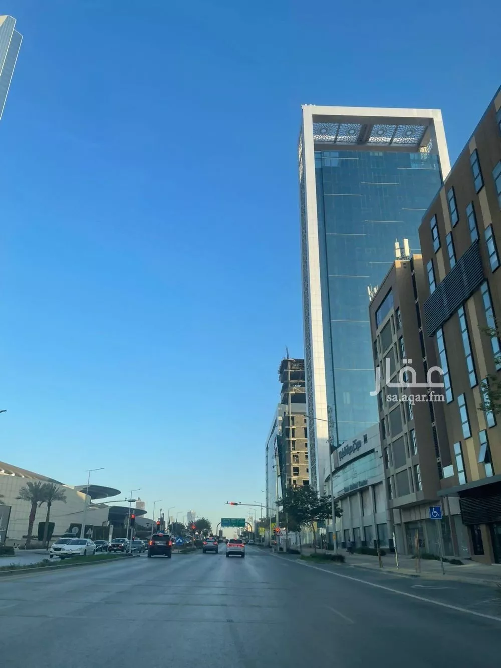 عمارة 16400 م² في العليا 5