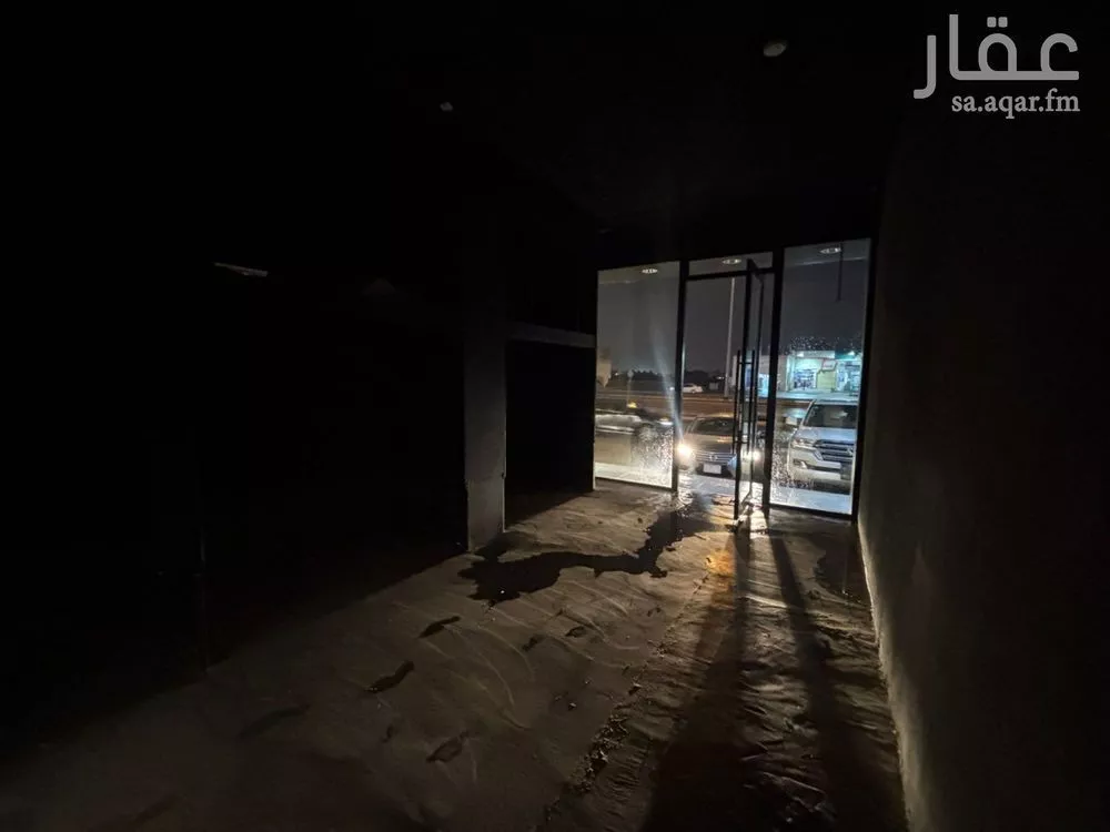 محل 60 م² في العارض 4