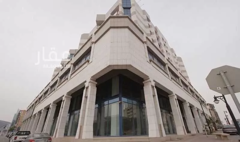 محل 1650 م² في العليا 1