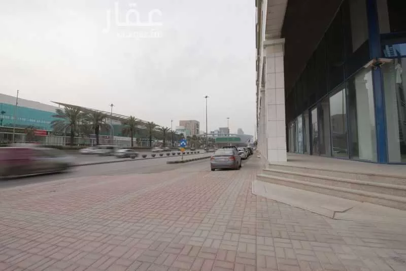 محل 1650 م² في العليا 2