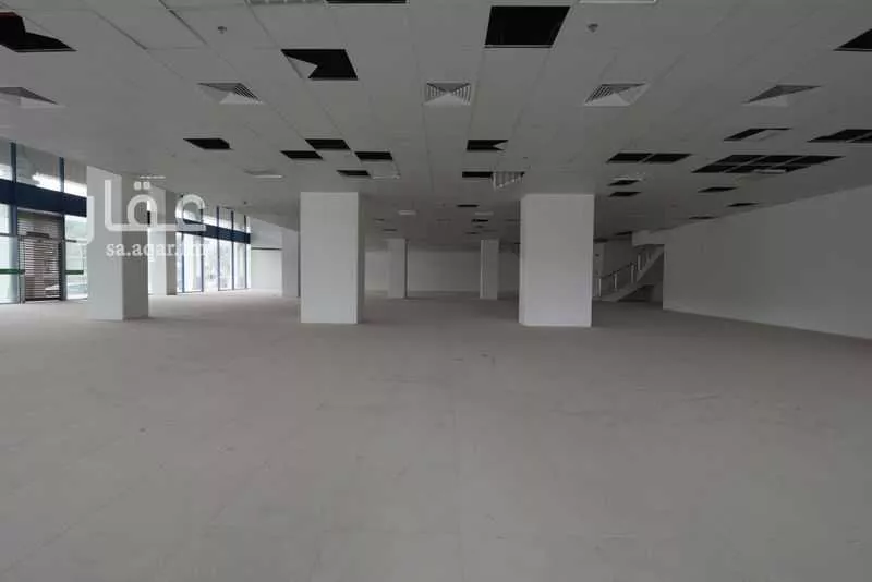 1650 sqm shop in Al Olaya 11