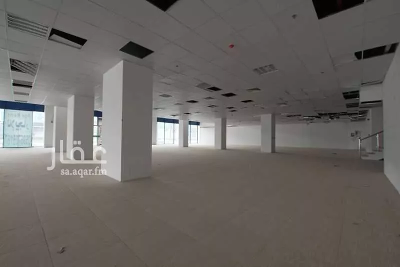 1650 sqm shop in Al Olaya 12