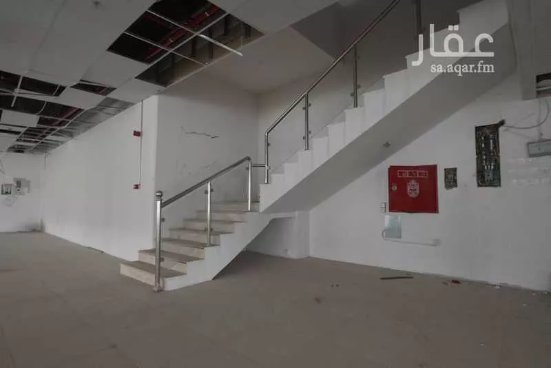 1650 sqm shop in Al Olaya 13