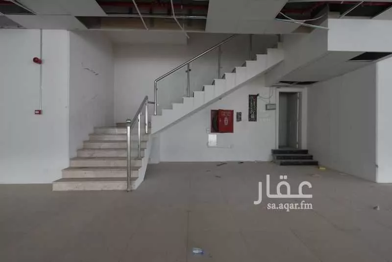 1650 sqm shop in Al Olaya 14