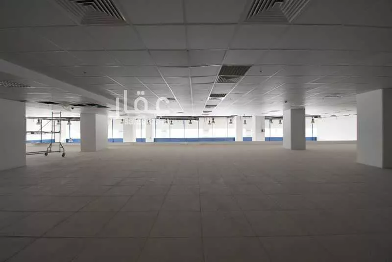 1650 sqm shop in Al Olaya 15