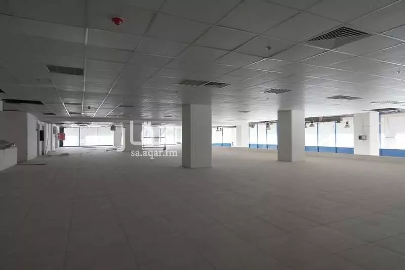 1650 sqm shop in Al Olaya 16
