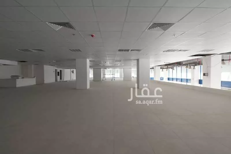 1650 sqm shop in Al Olaya 17