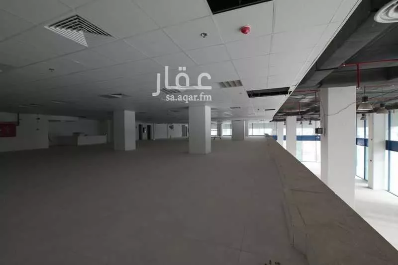 1650 sqm shop in Al Olaya 18