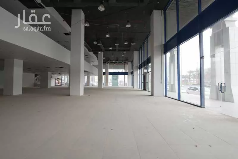 1650 sqm shop in Al Olaya 6