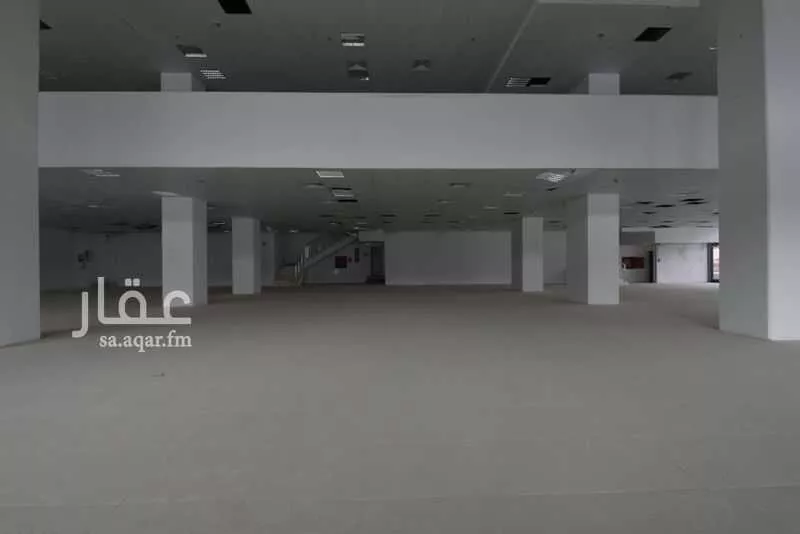1650 sqm shop in Al Olaya 8