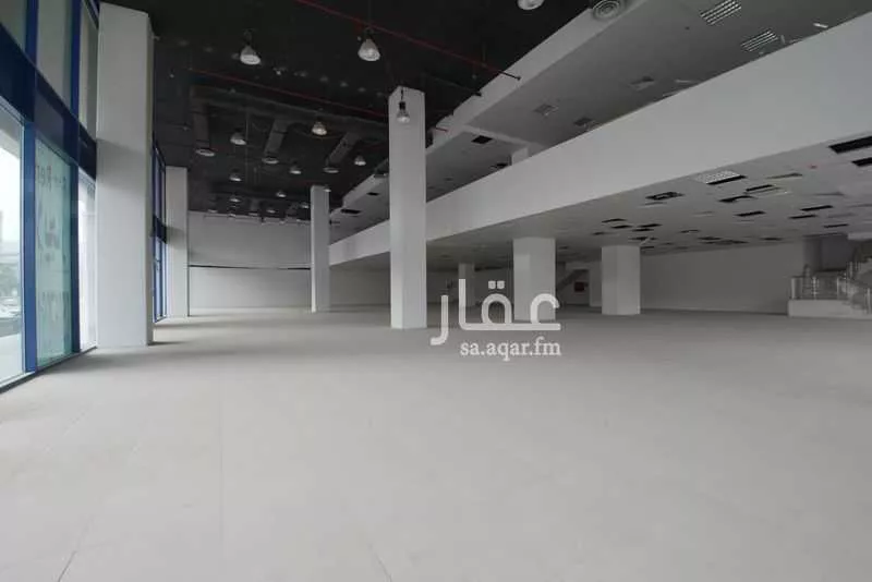 1650 sqm shop in Al Olaya 9