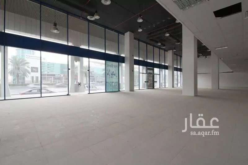 1650 sqm shop in Al Olaya 10