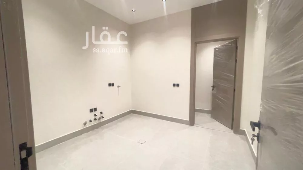 3 bedroom floor in Al Janadriyah 11