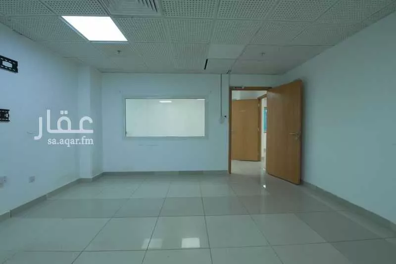 650 sqm office in Al Olaya 15
