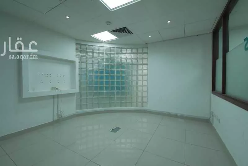 650 sqm office in Al Olaya 8