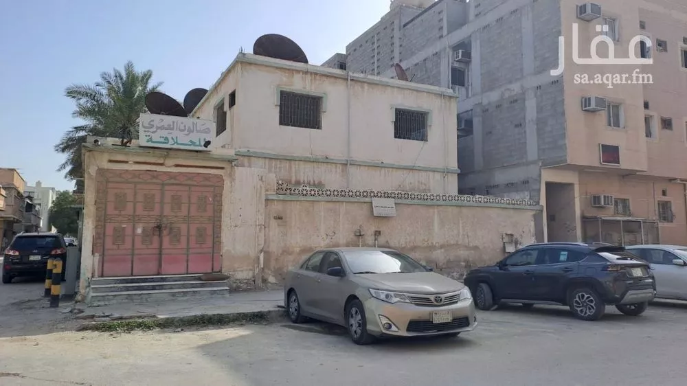 أرض 325 م² في الخليج 4