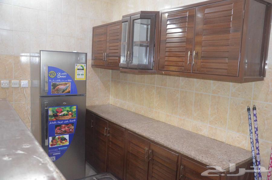 شقة  في العزيزية 3