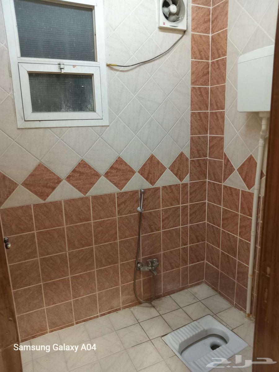 شقة  في العزيزية 4