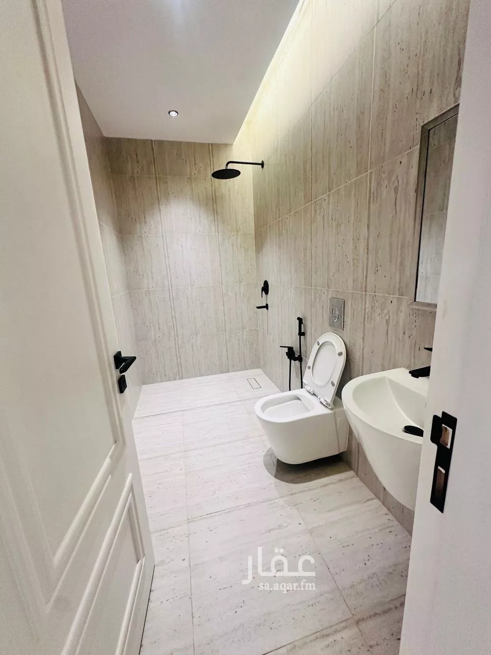 3 bedroom apartment in King Abdul Aziz, Riyadh 8
