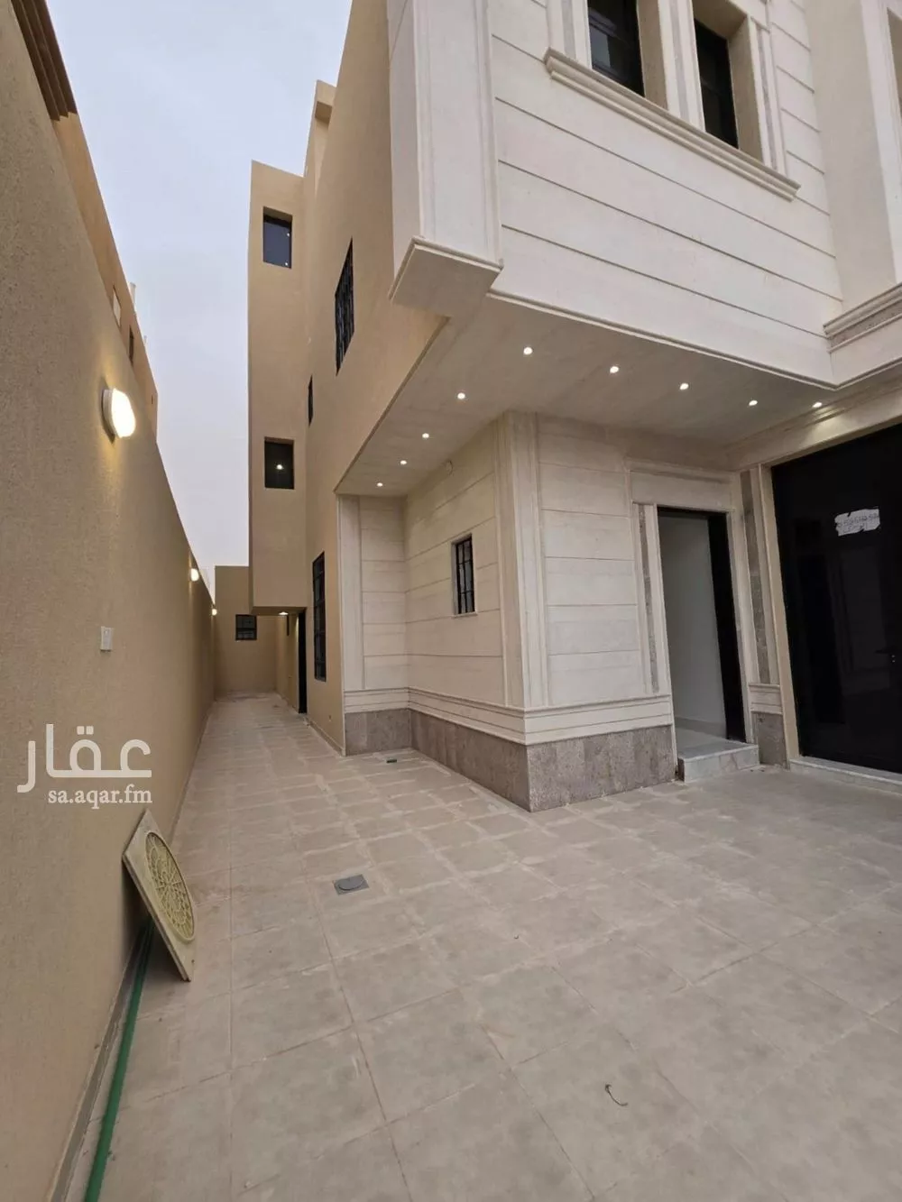 6 bedroom villa in Al Uraija Al Gharbiyah 2