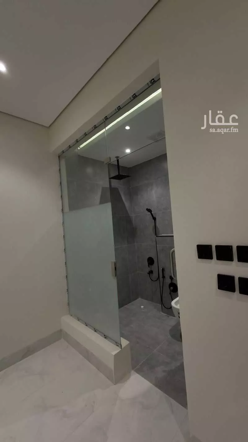 5 bedroom floor in Al Janadriyah 11