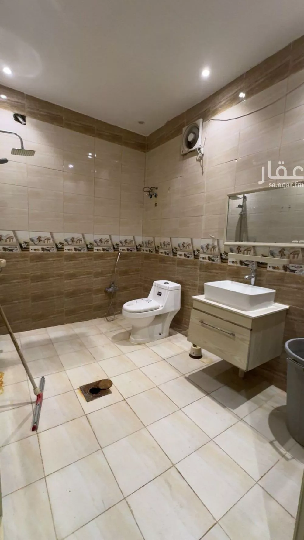 3 bedroom floor in Al Khaleej 2
