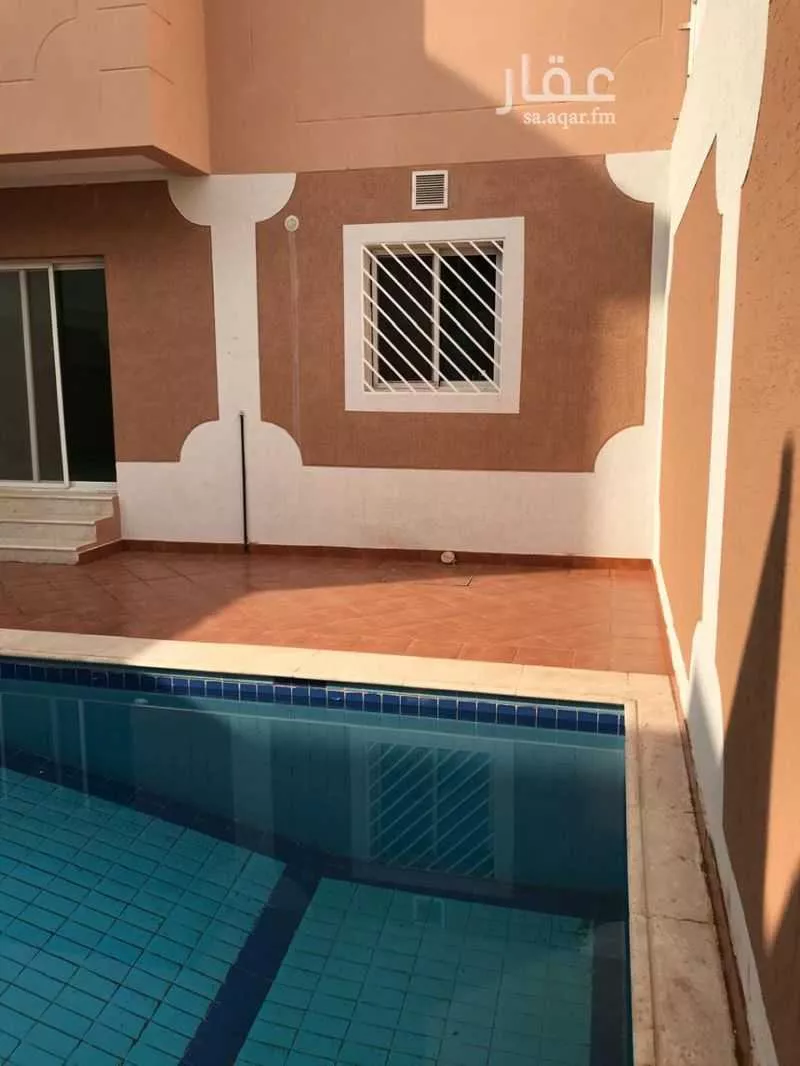 فيلا 5 غرف في الورود 1