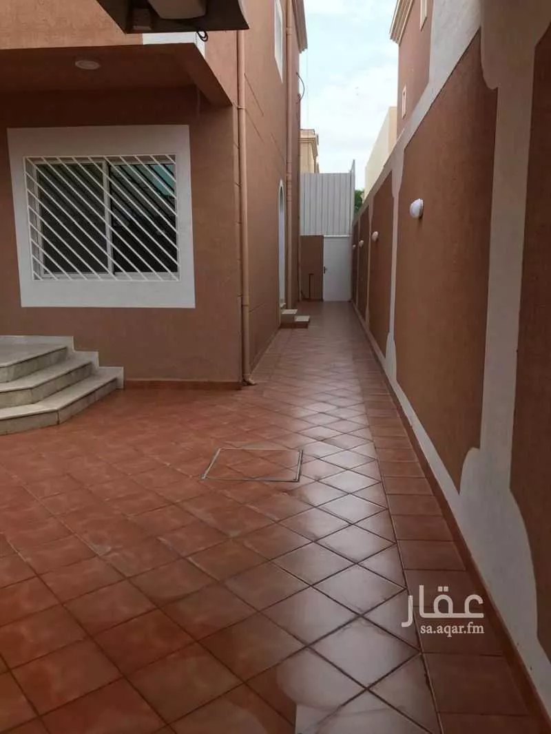 فيلا 5 غرف في الورود 4