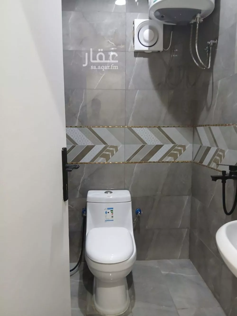 شقة 1 غرف في العقيق 3