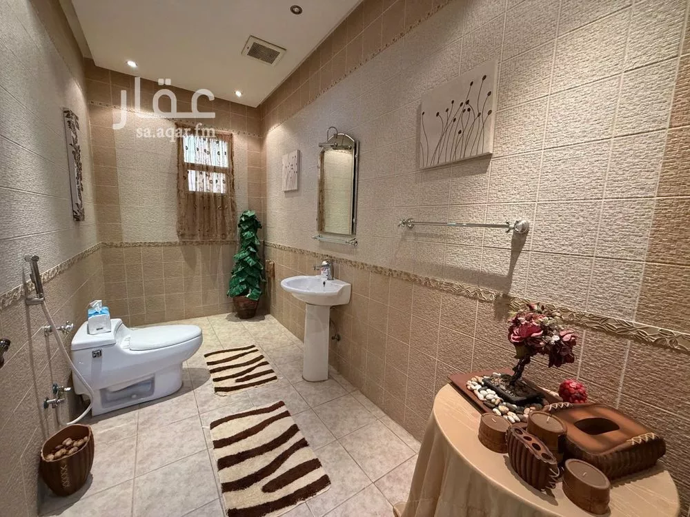 8 bedroom villa in Al Wadi 4