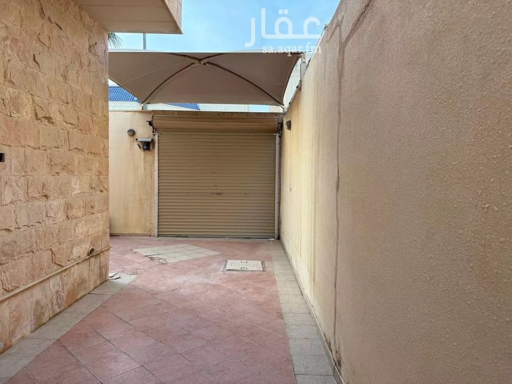 فيلا 8 غرف في الوادي 10