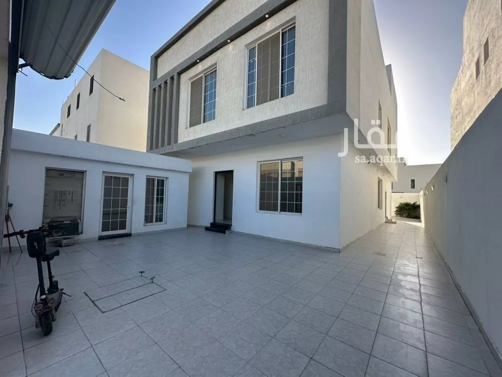 8 bedroom villa in As Sawari 4