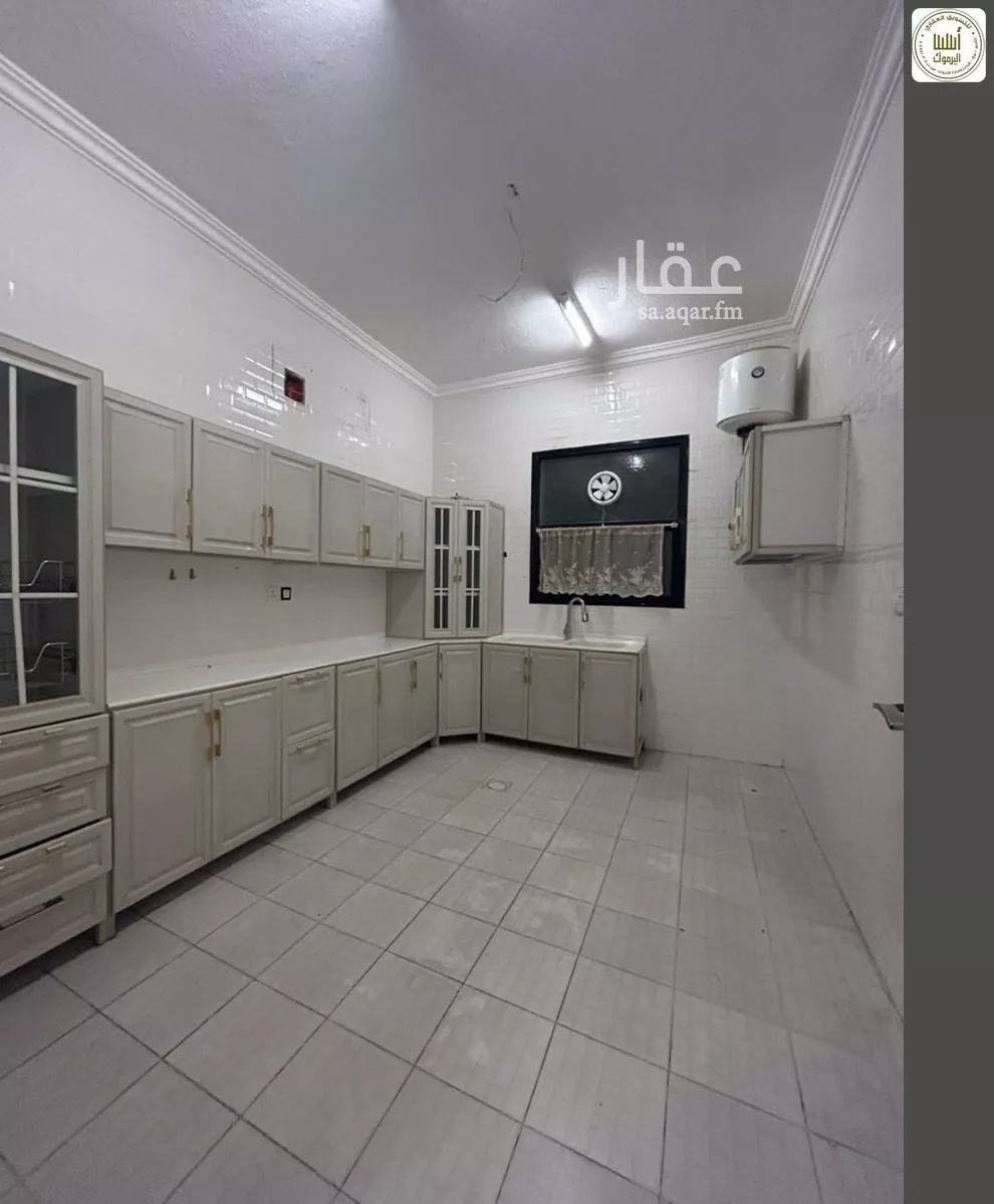 3 bedroom floor in Al Yarmouk 8